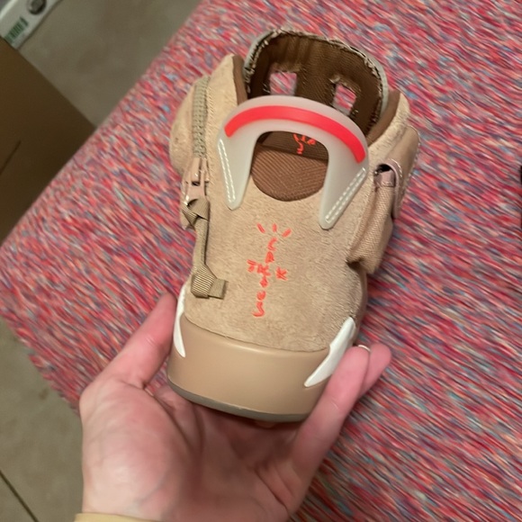Jordan 6 British Khaki - Picture 5 of 14